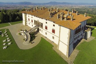 La Villa MEDICEA dei Cento Camini: una visita esclusiva per Artemide Firenze